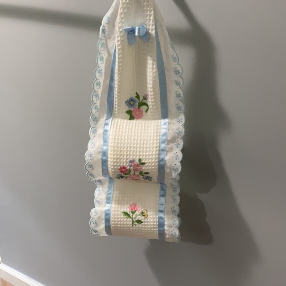 Toilet paper holder - Picture 2 of 3